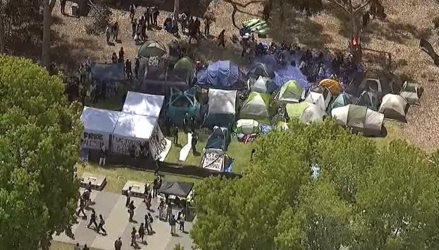 Police clearing UC San Diego protest; west campus operations suspended [Video]