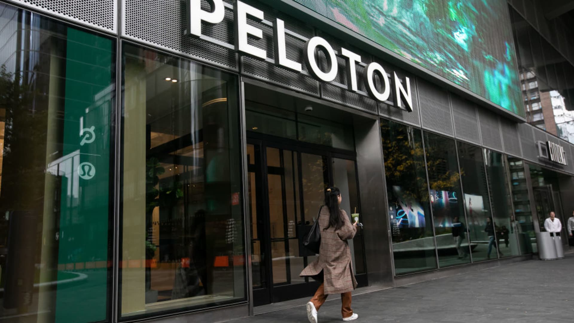 Private equity firms circle Peloton for potential buyout [Video]