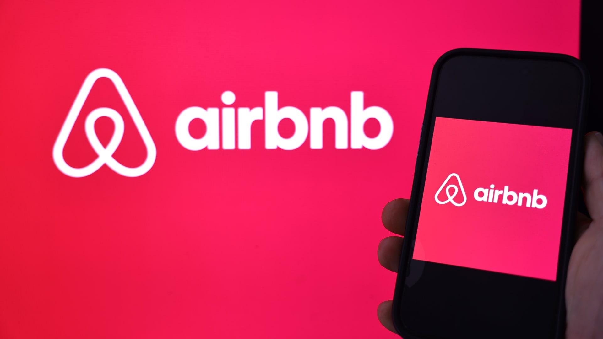 Airbnb (ABNB) Q1 2024 earnings [Video]