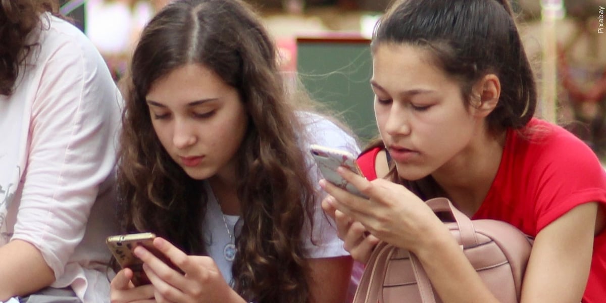Grant High School to prohibit phones in classroom starting fall 2024 [Video]