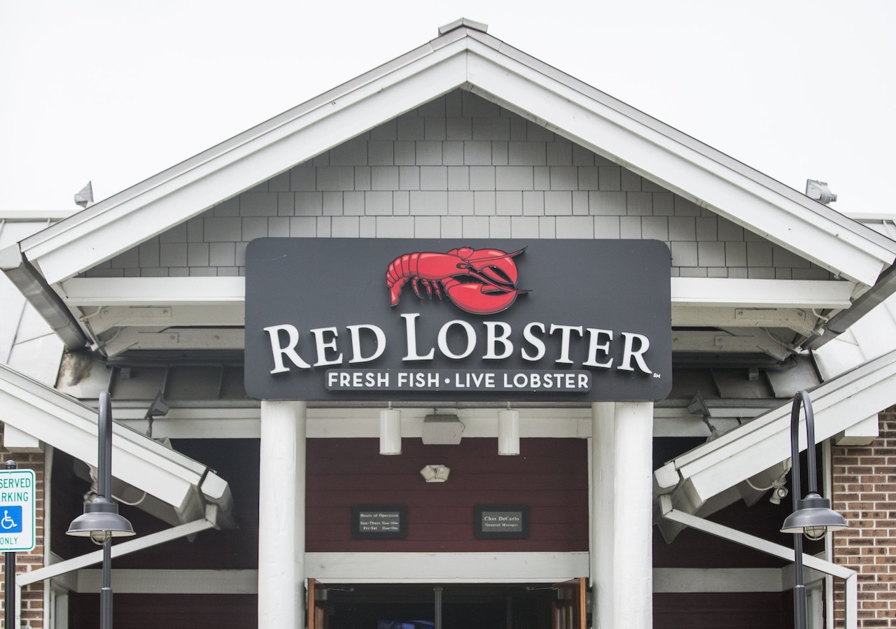Red Lobster is closing dozens of restaurants, selling equipment online [Video]