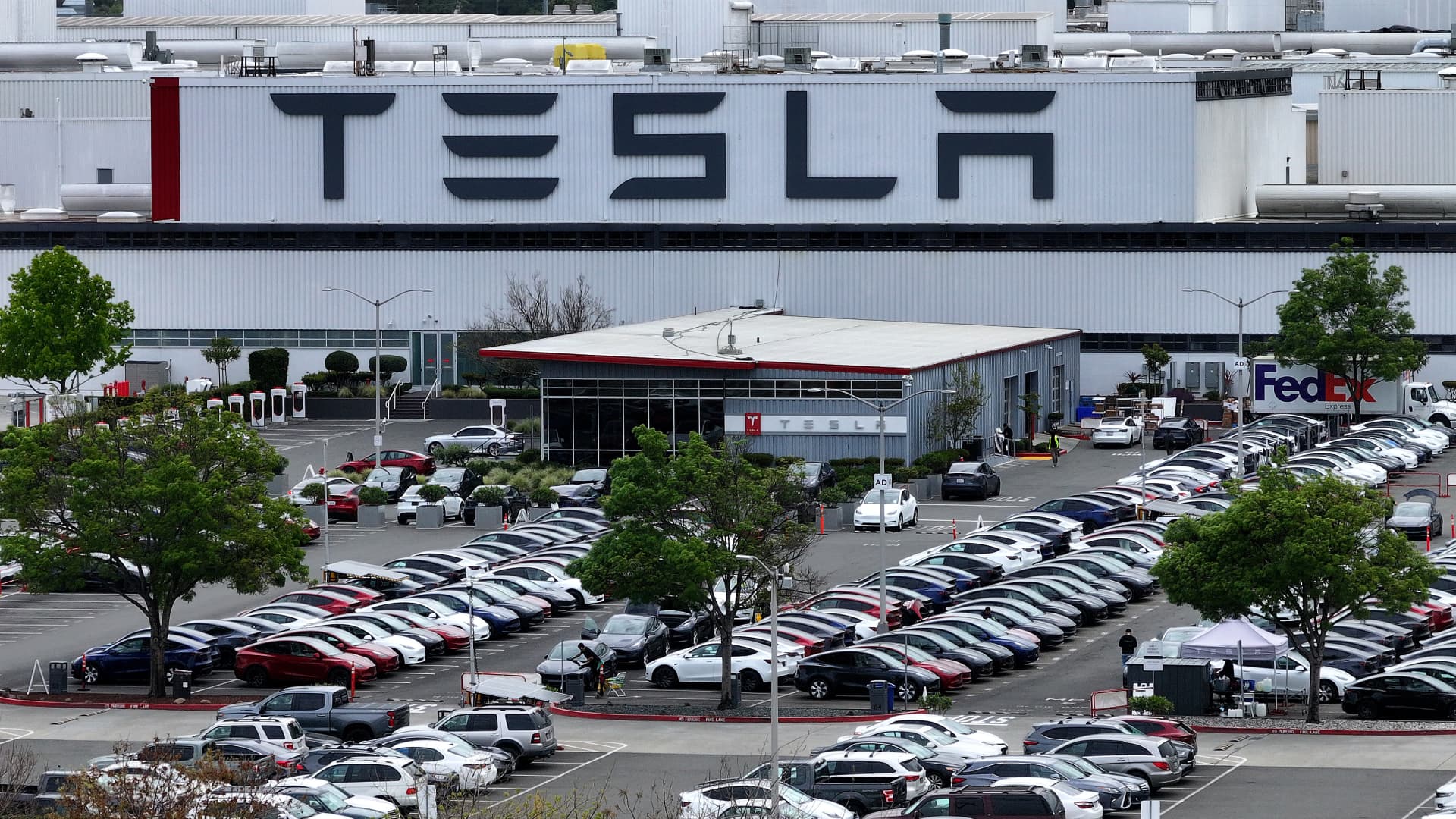 Tesla sued over air pollution from factory in Fremont, California [Video]