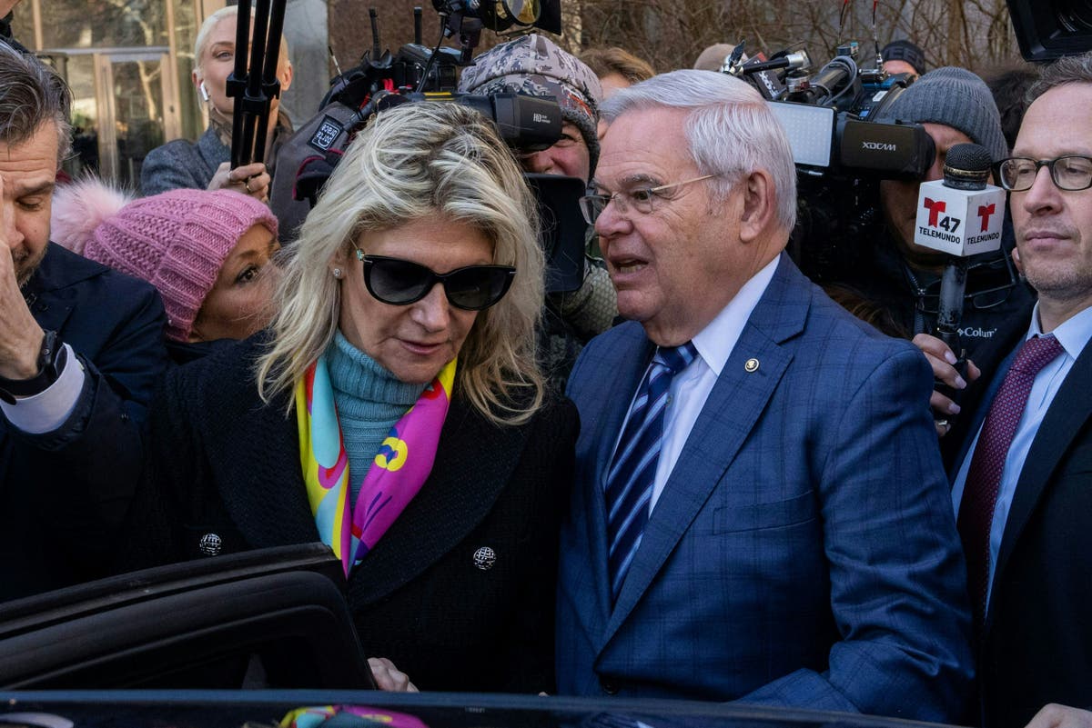 Bob Gold Bars Menendez throws wife under the bus claiming she hid bribes in opening statements [Video]