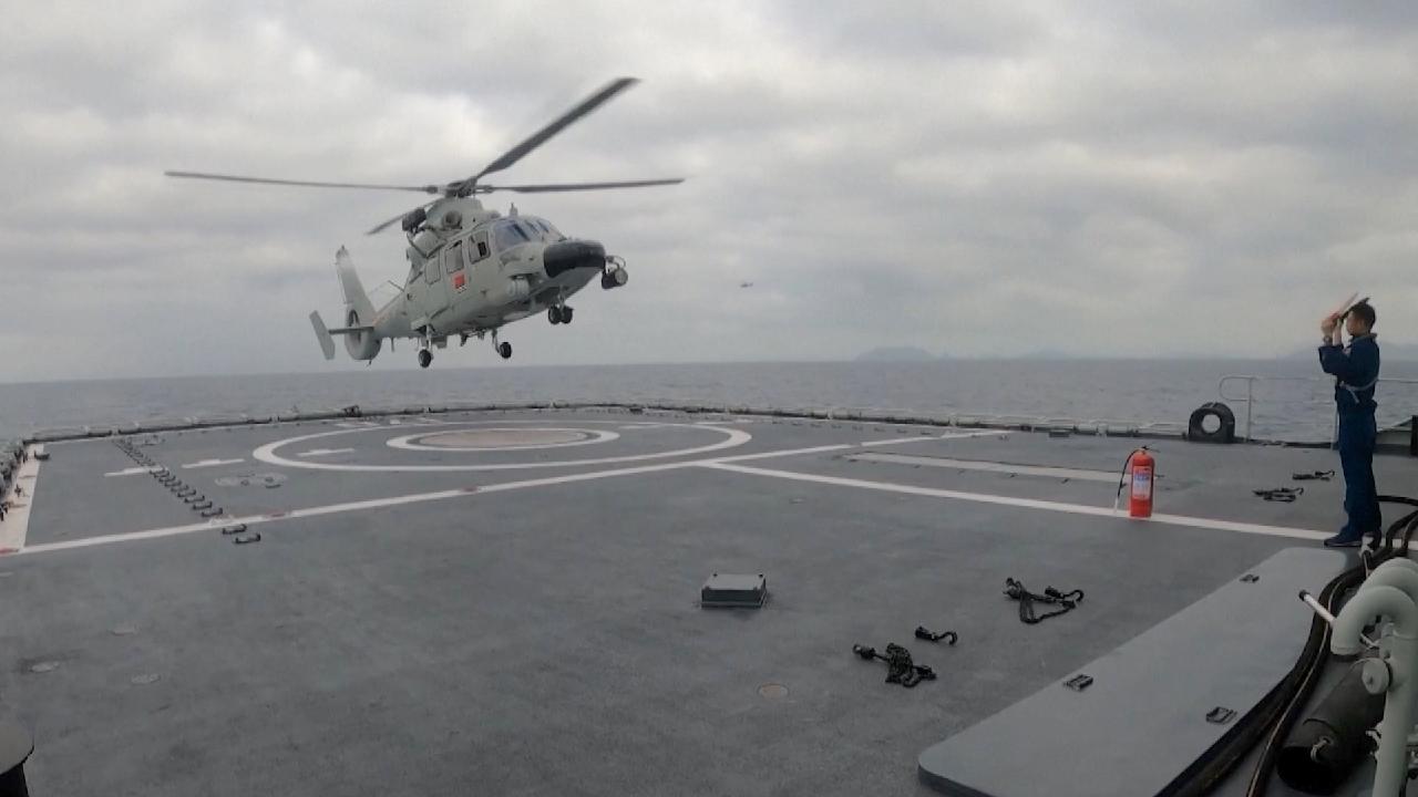 Carrier-based Chinese navy aviation unit conducts helicopter drills [Video]