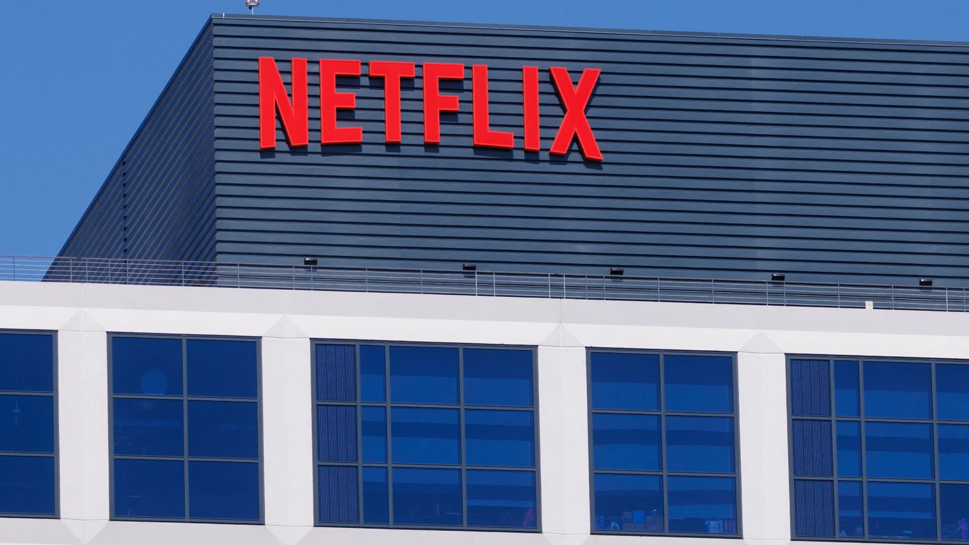 Netflix to stream NFL games on Christmas Day [Video]