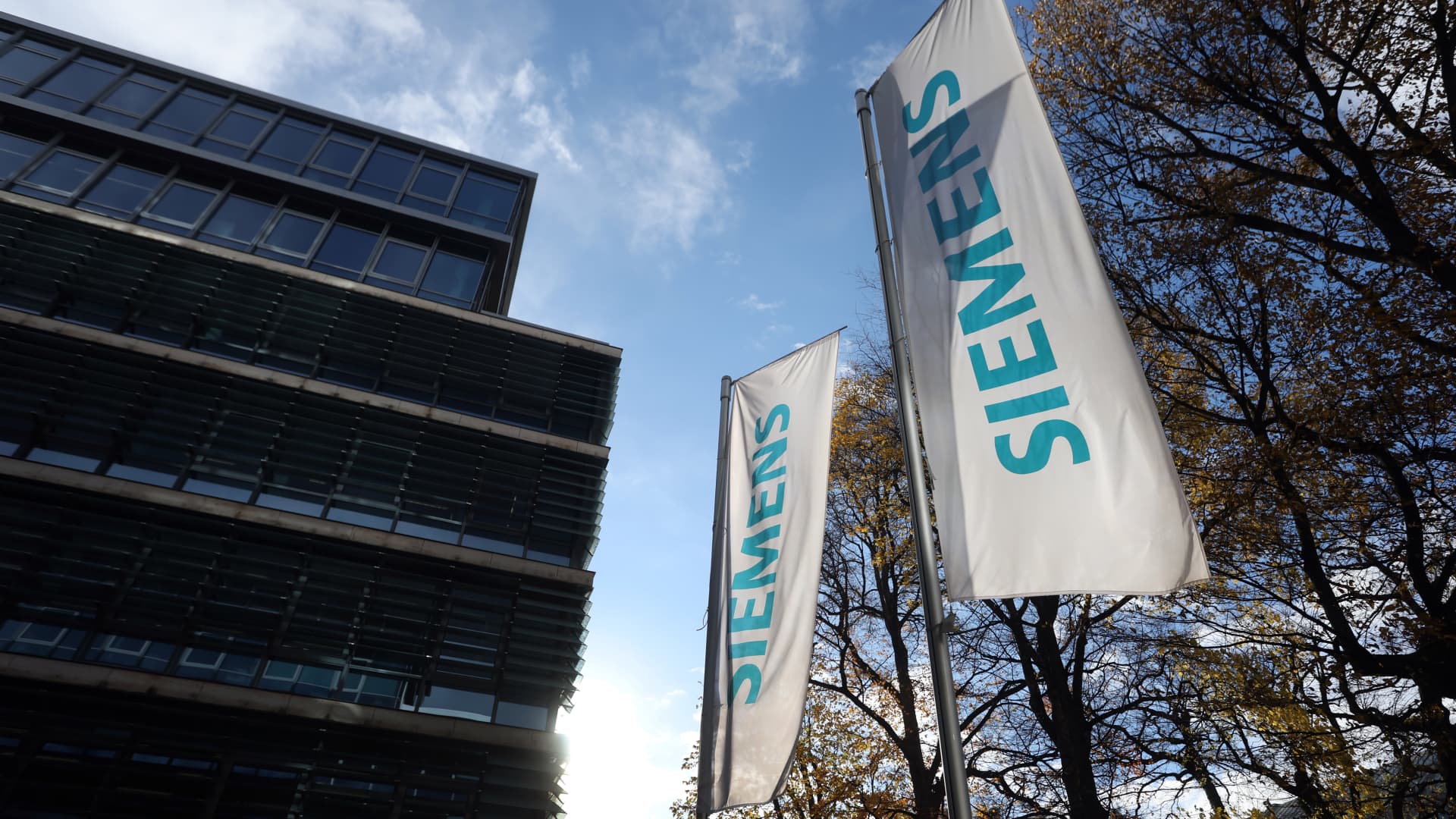 Siemens slides over 5% on profit drop, slowing automation division [Video]