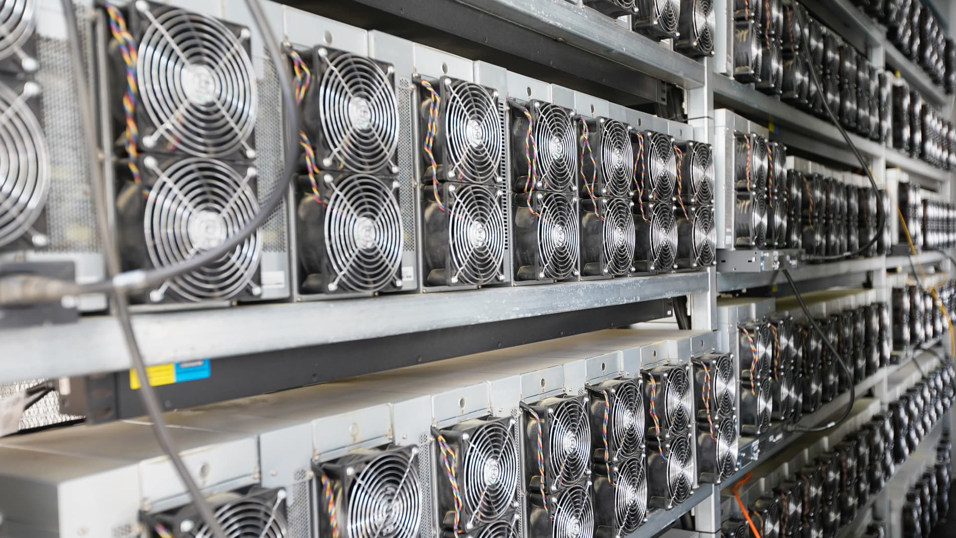 Bitcoin faces headwinds challenging miners in near term, says JPMorgan [Video]