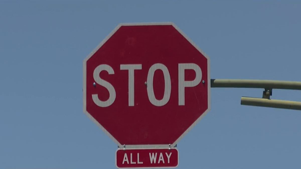 California town outraged as traffic lights are replaced with stop signs to deter homeless people from stealing copper [Video]