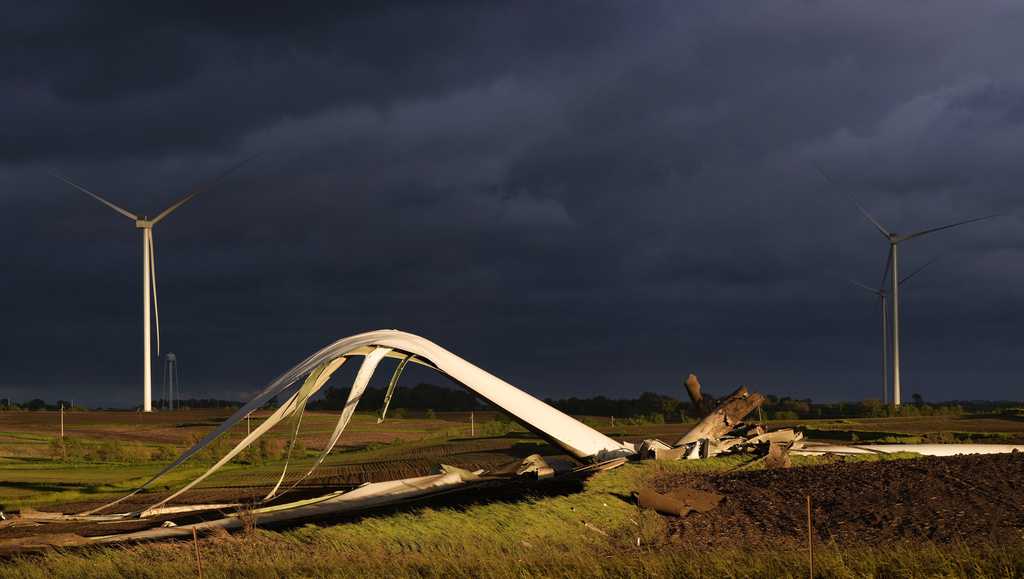 Iowa storm damage: A look at the powerful tornadoes that tore through the Hawkeye State [Video]