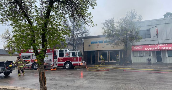 Its a small town and this is big news: Stonewall firefighters tackle business fire Friday - Winnipeg [Video]