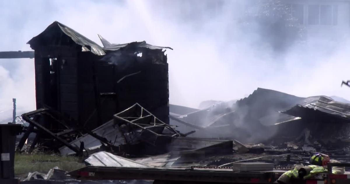 Warehouse and multiple sheds destroyed in fire at Chelsea business | [Video]