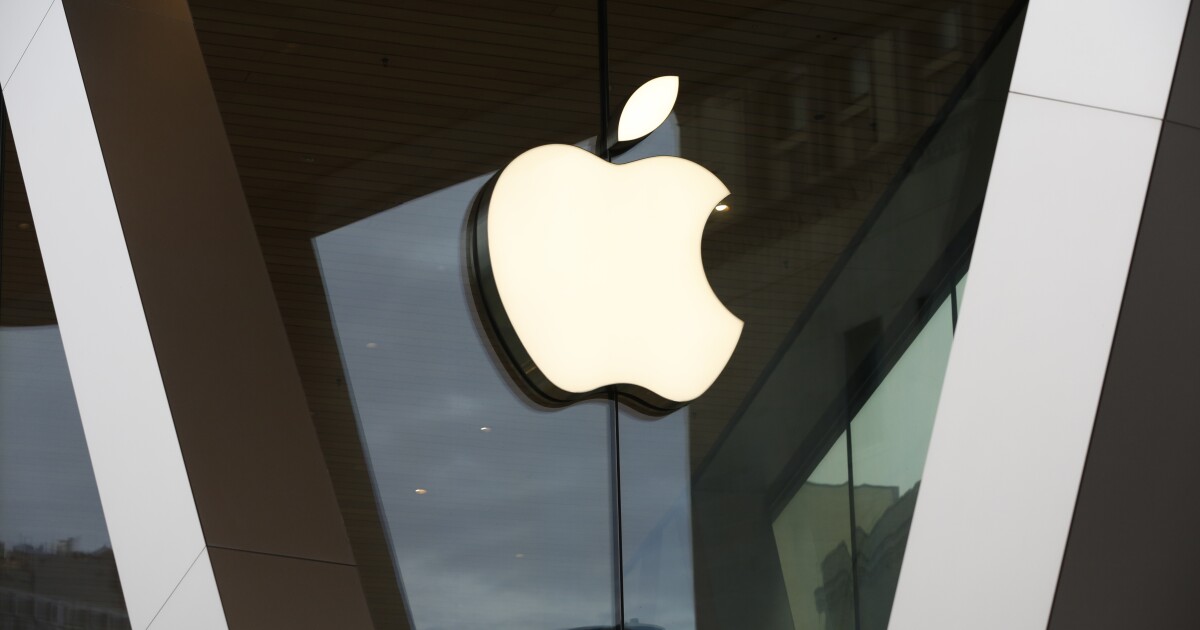 Lawsuit accuses Apple of gender discrimination, unequal pay for women [Video]