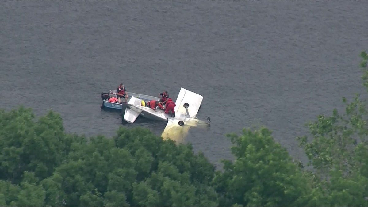 1 dead following small plane crash into Merrimack River [Video]