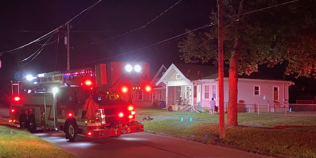 Two firefighters hospitalized following overnight Toledo house fire [Video]