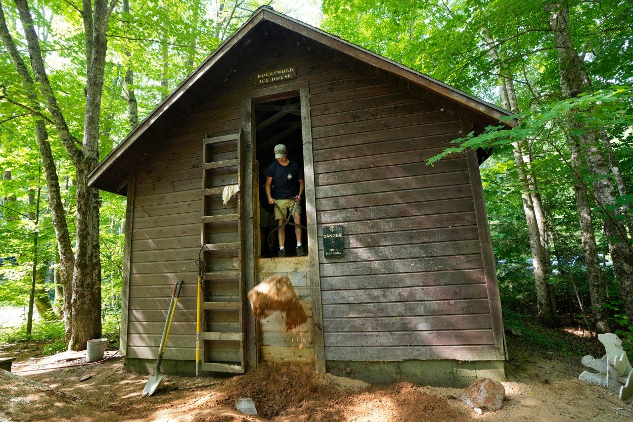 As millions sweat out the heat wave, blocks of lake ice keep these campers cool | KLRT [Video]