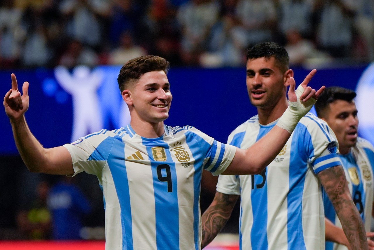 Messi and Argentina overcome Canada and poor surface, start Copa America title defense with 2-0 win | KLRT [Video]