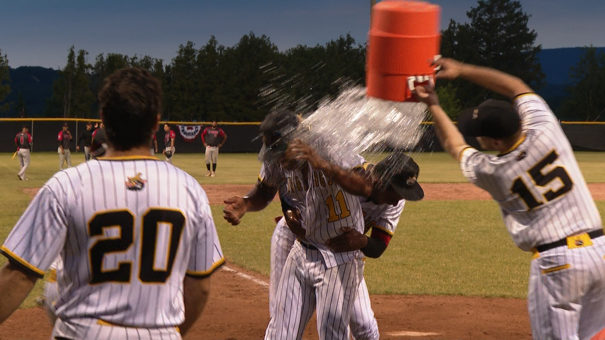 Tupper Lake Riverpigs snap North Country Thunderbirds 11 game winning streak [Video]