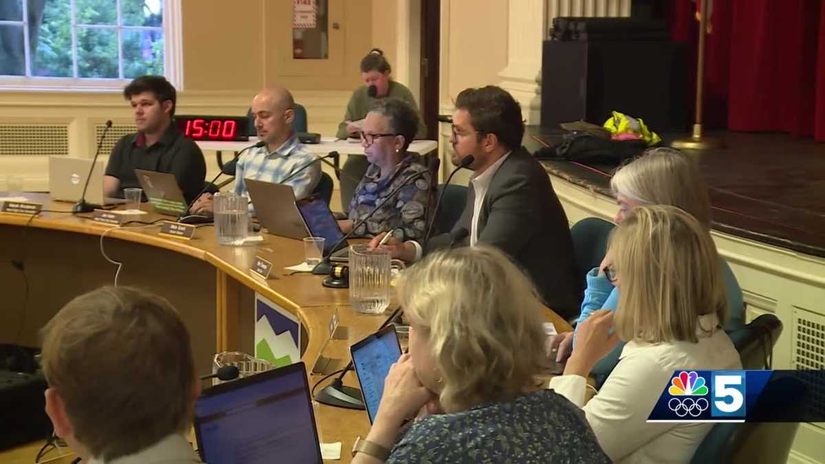 Burlington City Council unanimously passes budget; Mulvaney-Stanak’s first as mayor [Video]