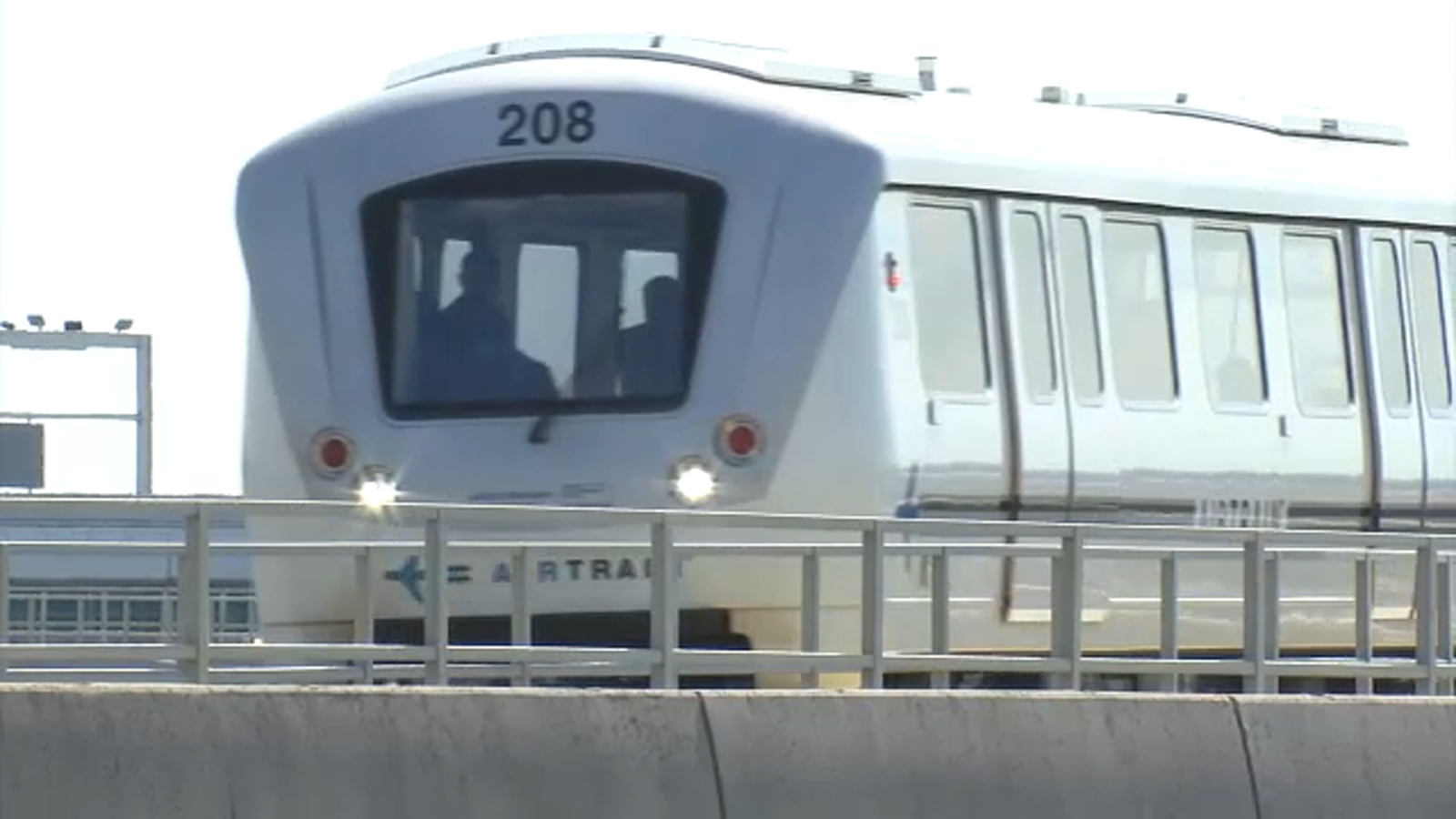 AirTrain JFK single-ride fare to be reduced by 50% during peak summer travel months [Video]