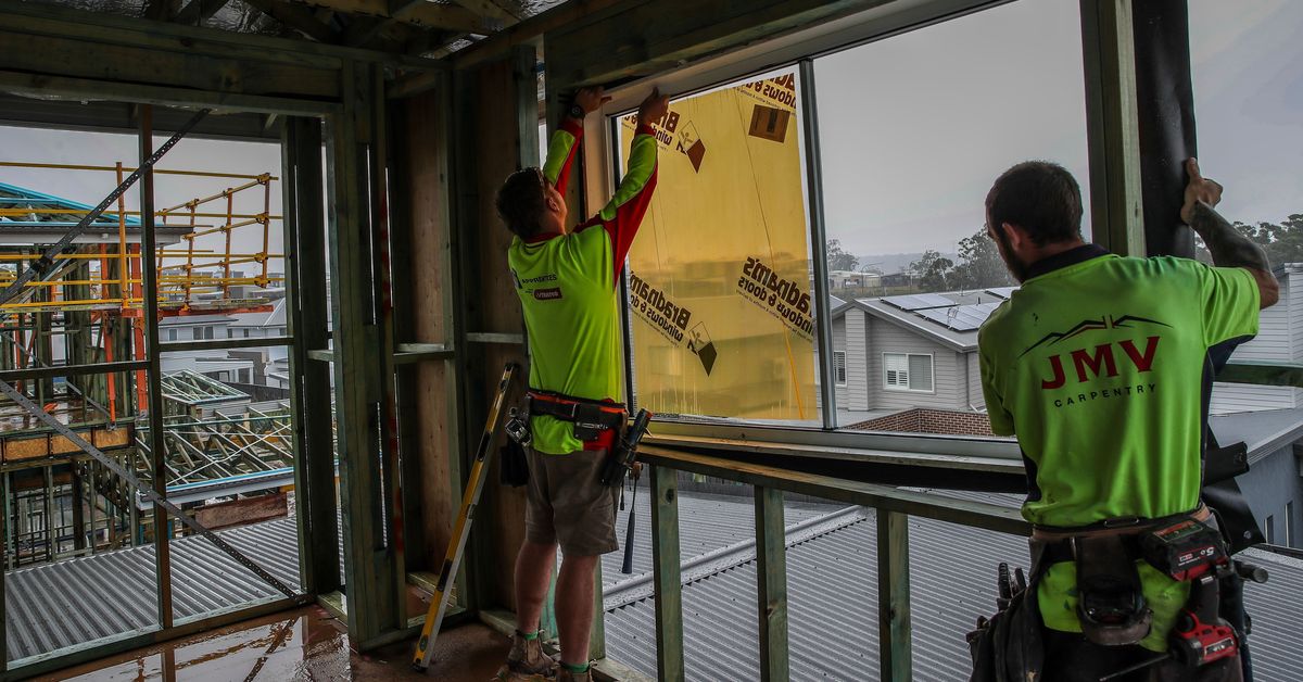 Skills Minister Brendan O’Connor lauds ‘crucial’ funding as new support for tradies begins [Video]