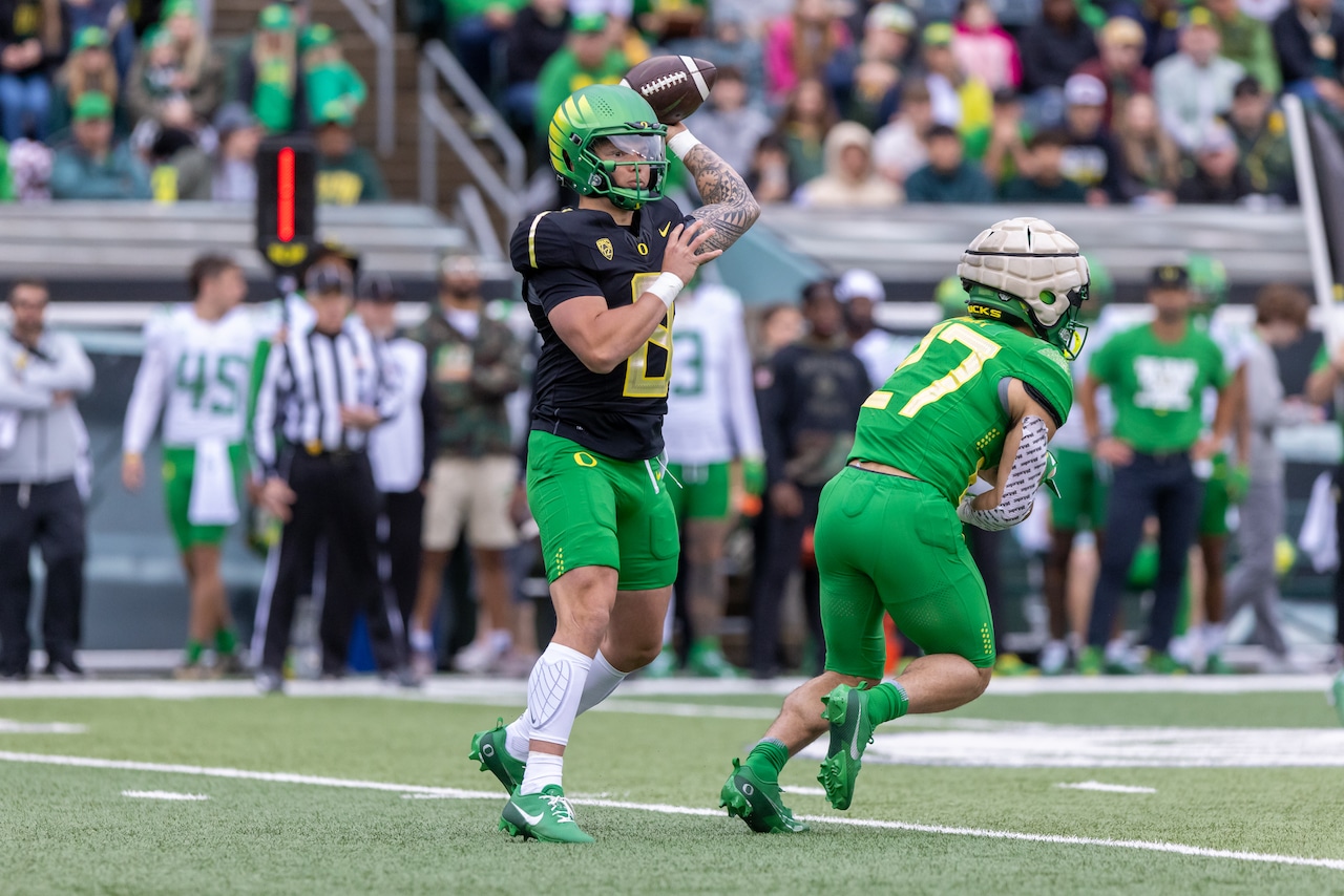 Oregons transfer quarterback picked as overwhelming favorite for Big Ten preseason Offensive Player of the Year [Video]