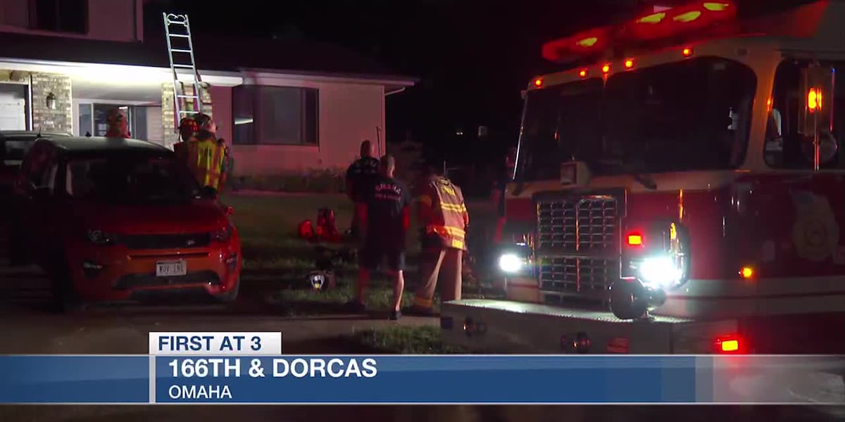 Firefighters battle flames in West Omaha home [Video]