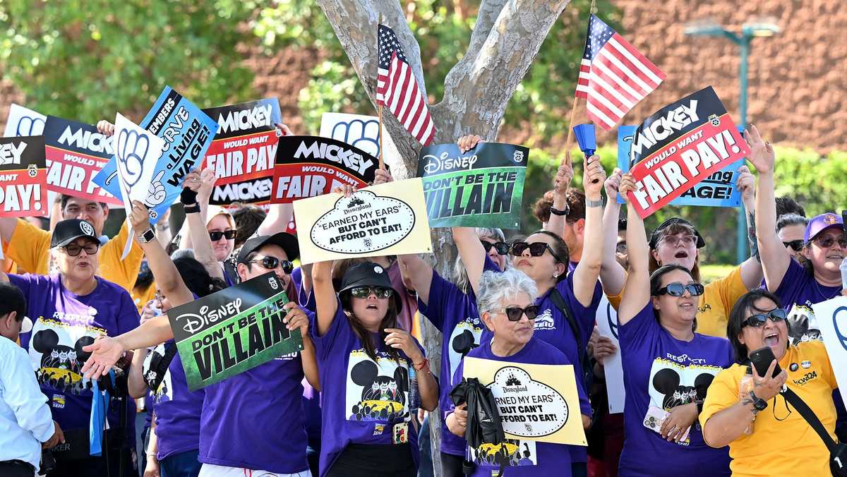 Disneyland avoids what would have been its first strike in 40 years [Video]