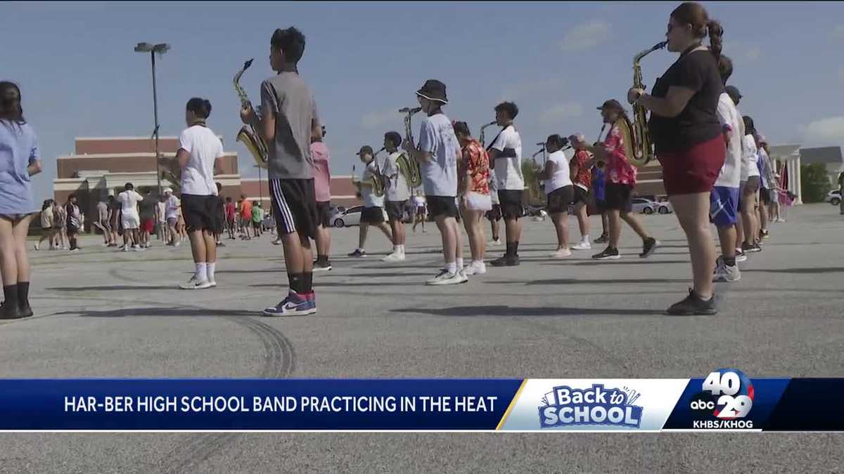 Har-Ber High School marching band practices around the heat [Video]