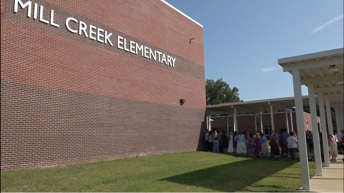 Mill Creek Elementary School gives tour before starting classes [Video]