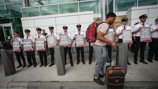 Air Canada could begin suspending flights next weekend as strike deadline nears [Video]