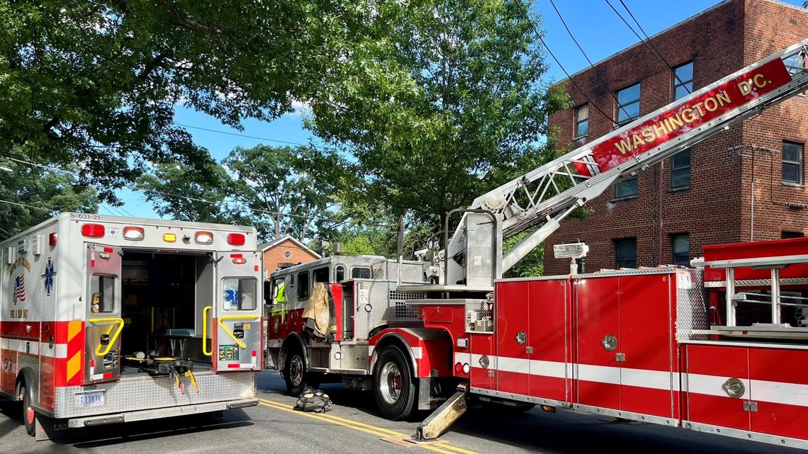 Man critically injured in Southeast DC apartment fire [Video]