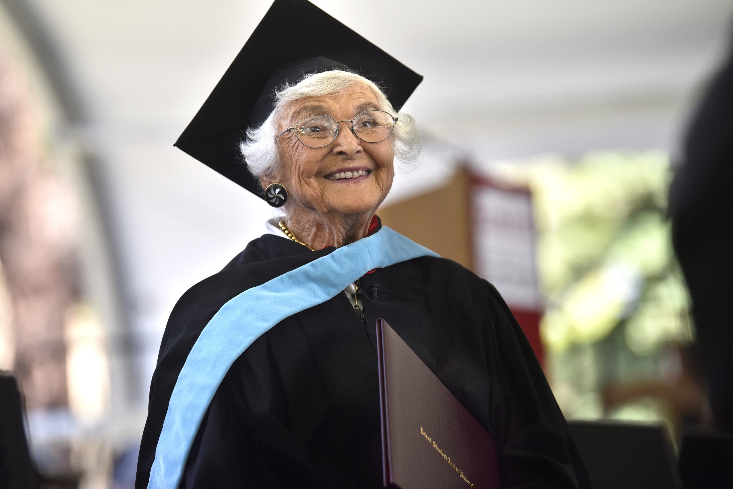 105-year-old woman graduates from Stanford 83 years after leaving campus: ‘Amazing’ [Video]