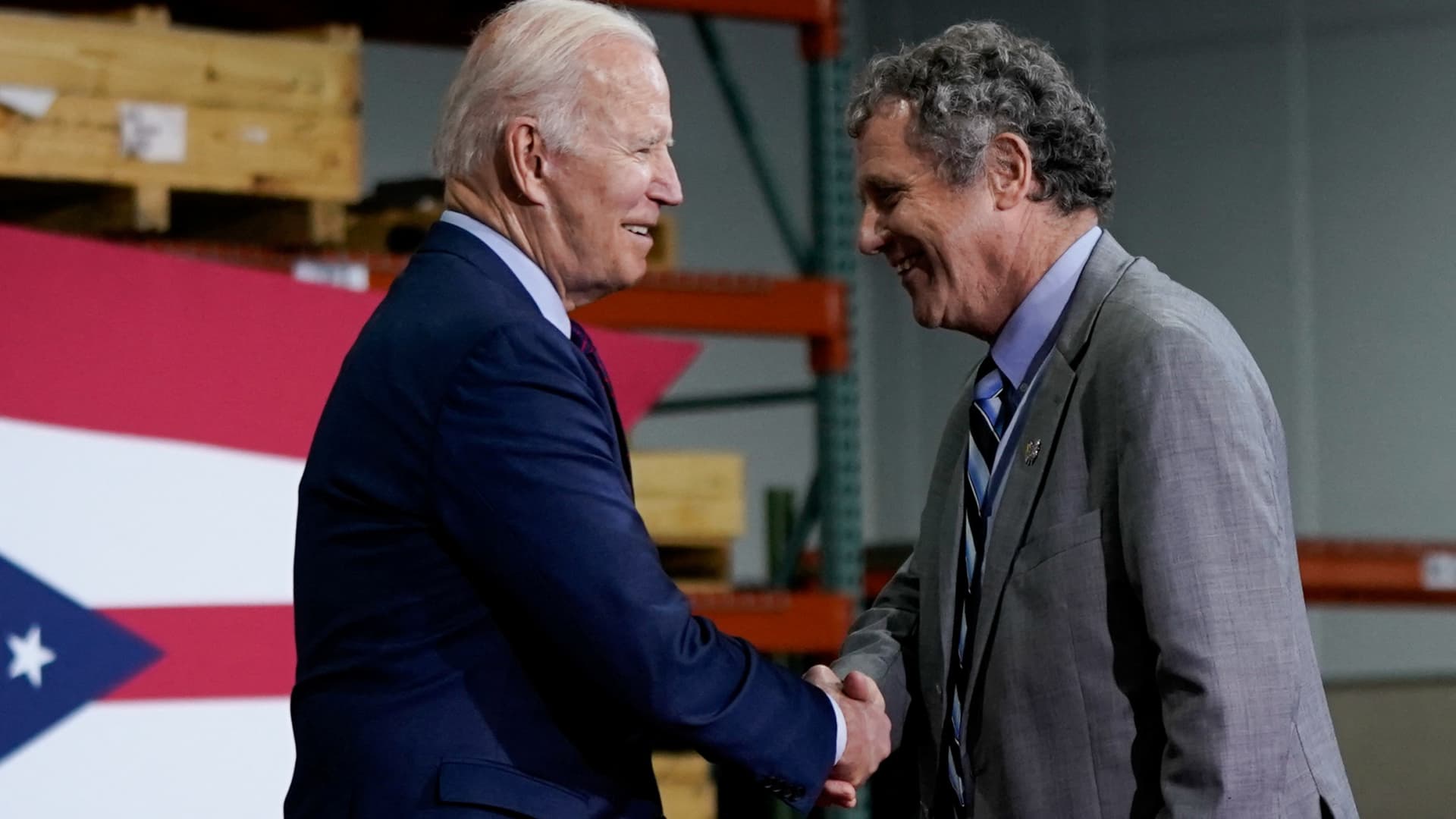 Sherrod Brown urges Biden to drop out of race against Trump, joins other Democrats [Video]