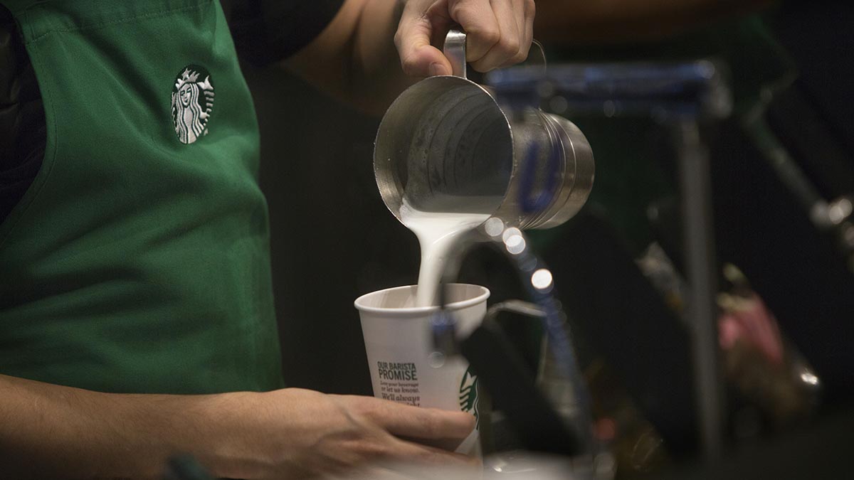 Microsoft outage takes down Starbucks mobile ordering, causing chaos for baristas  NBC Bay Area [Video]