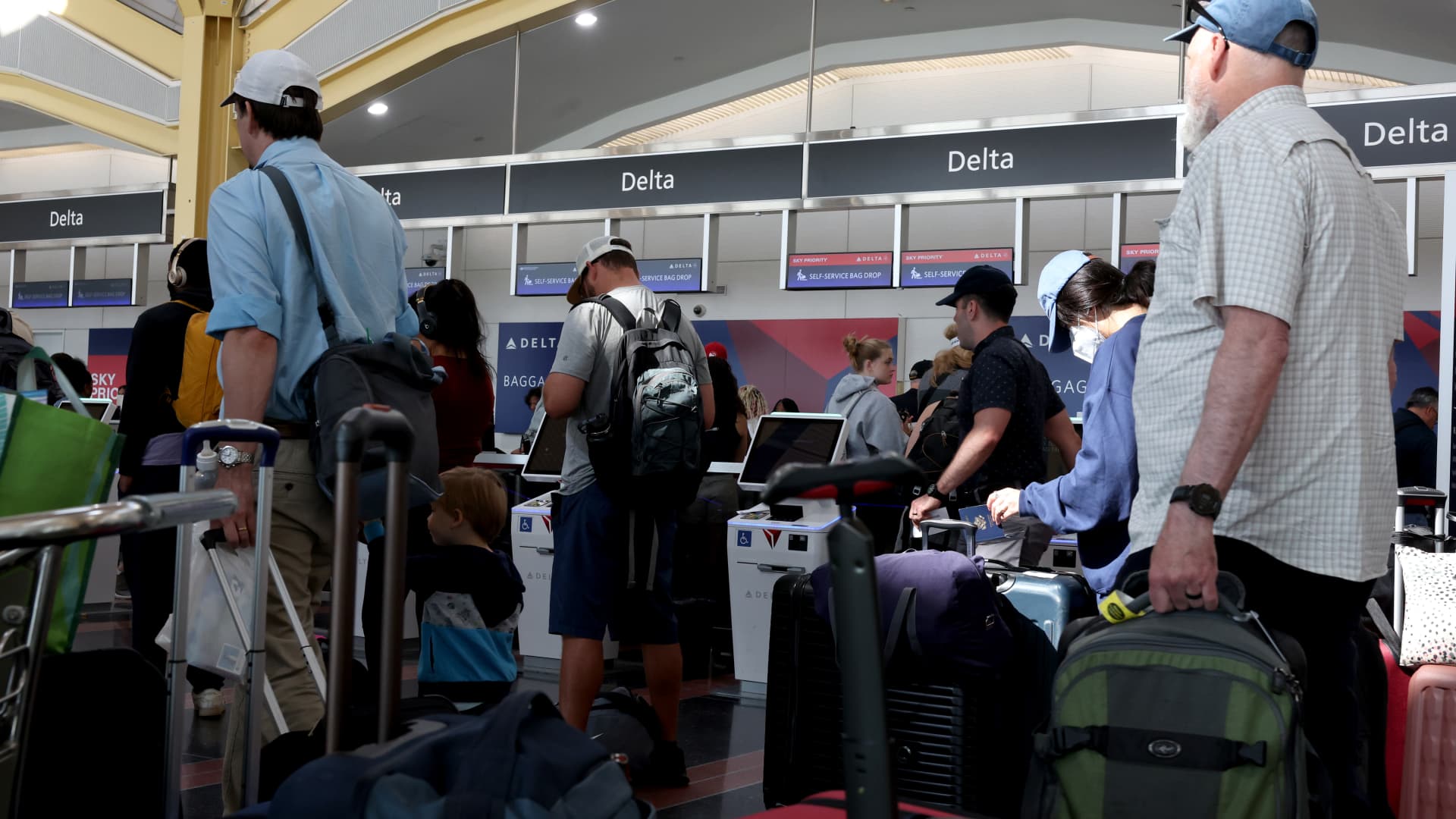 What to know about airline refunds, delays [Video]