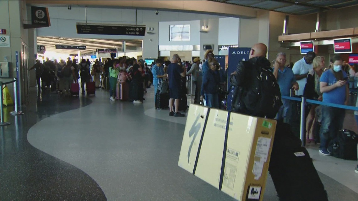 Hundreds of delayed, canceled flights at San Diego airport [Video]