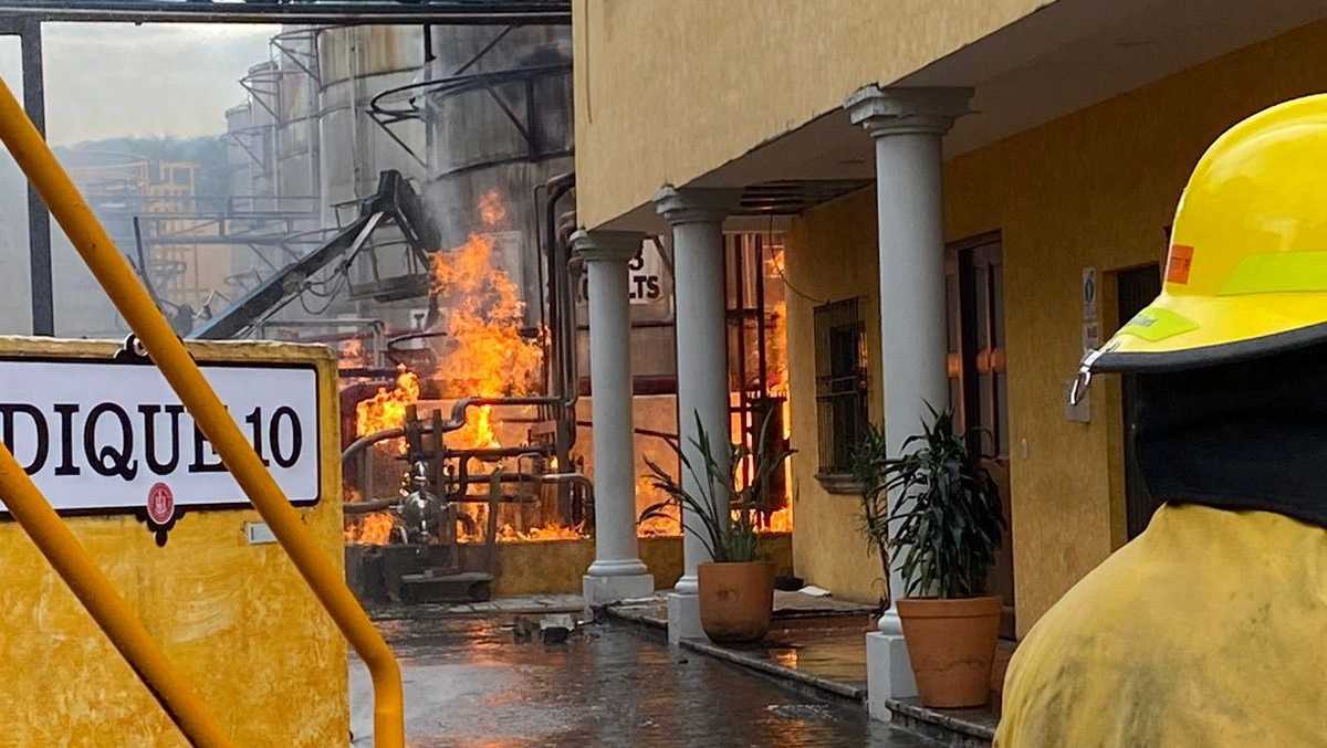 Explosion, fire at tequila factory kills 5, Mexican officials say [Video]