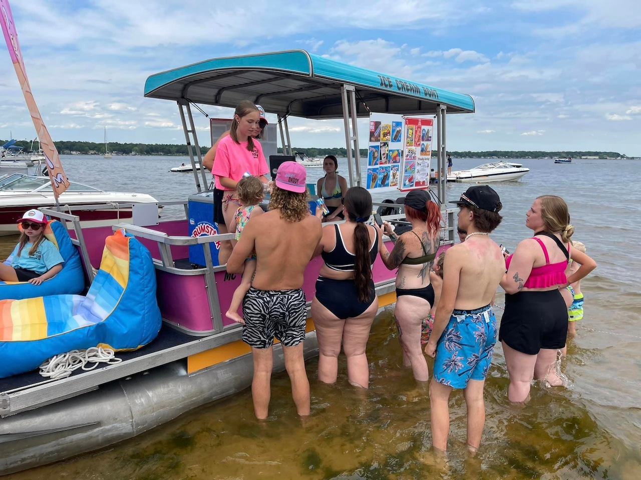 New floating ice cream shop serves sweet treats along Muskegon Lake [Video]