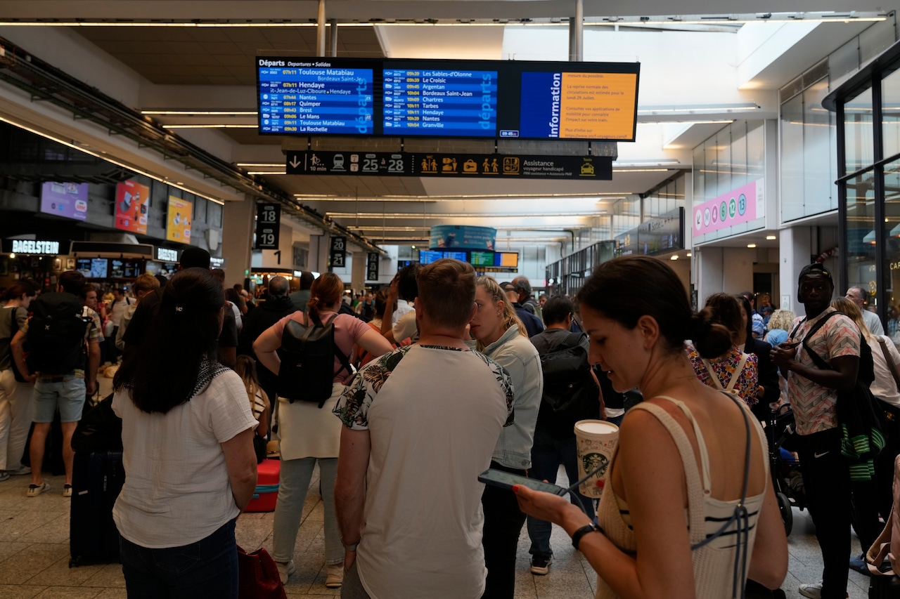 Arson attacks paralyze French high-speed rail network hours before Olympics start [Video]