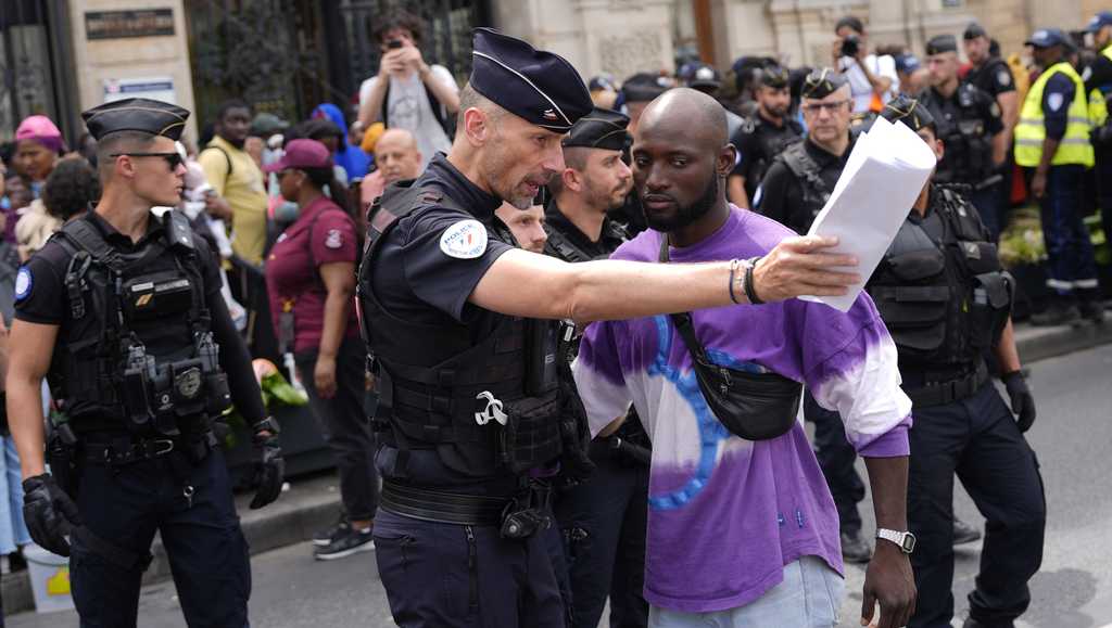 Migrants, homeless people cleared out of Paris during Olympics [Video]