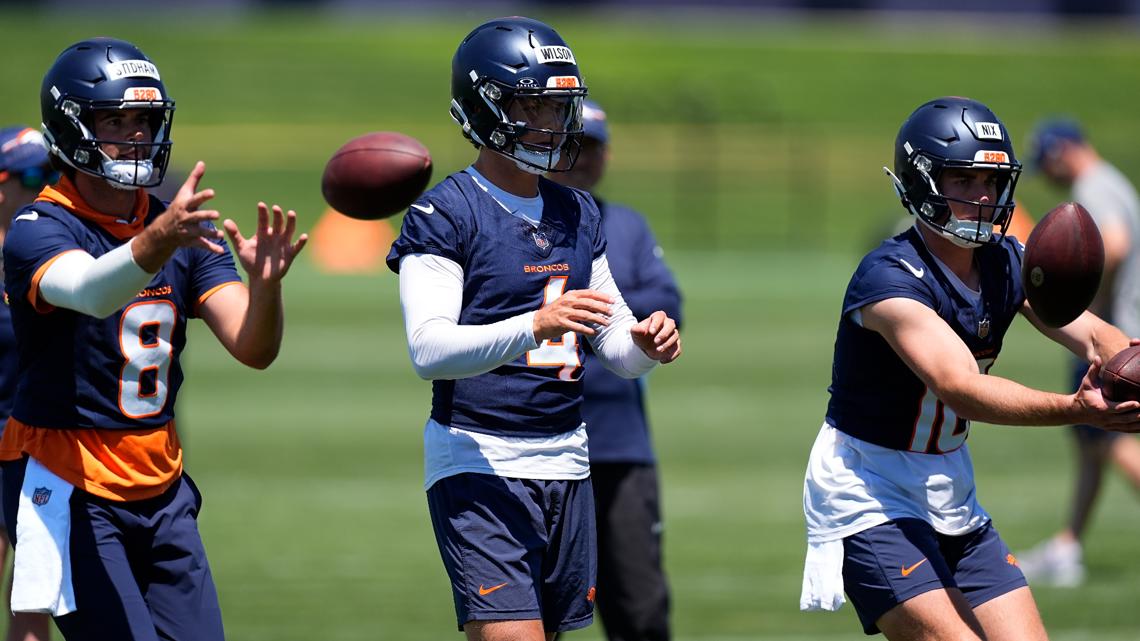 Broncos continue 3-man quarterback rotation in first week of training camp [Video]