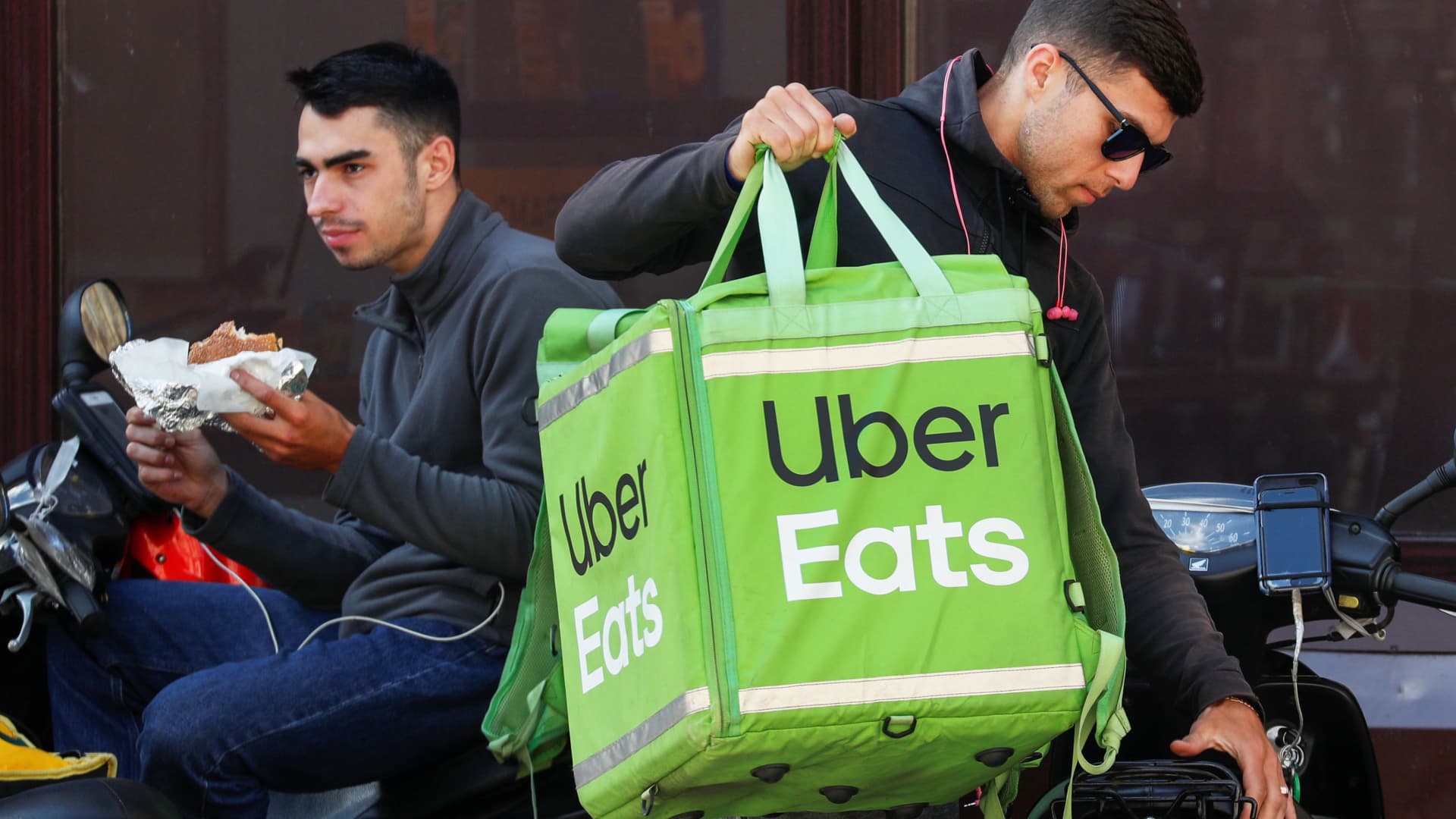 Food delivery fees are rising, and everyone’s feeling the pinch [Video]