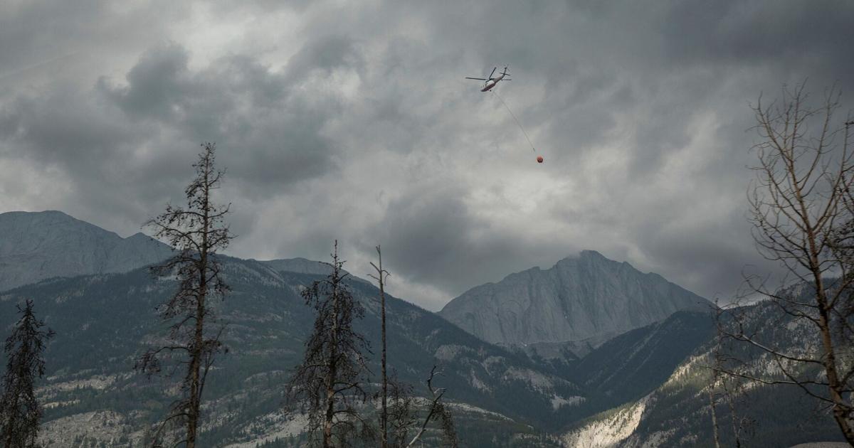 Californias Park Fire is now bigger than Phoenix while in Canada a blaze is scorching one of the largest national parks | News [Video]