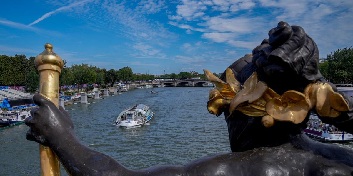 Triathlon cancels Olympic swim training for the second day over poor water quality in the Seine [Video]