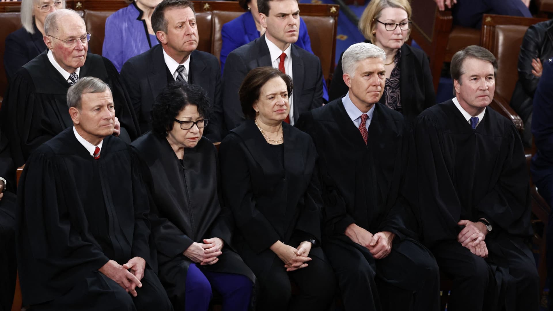 Biden rolls out plan to overhaul the Supreme Court [Video]