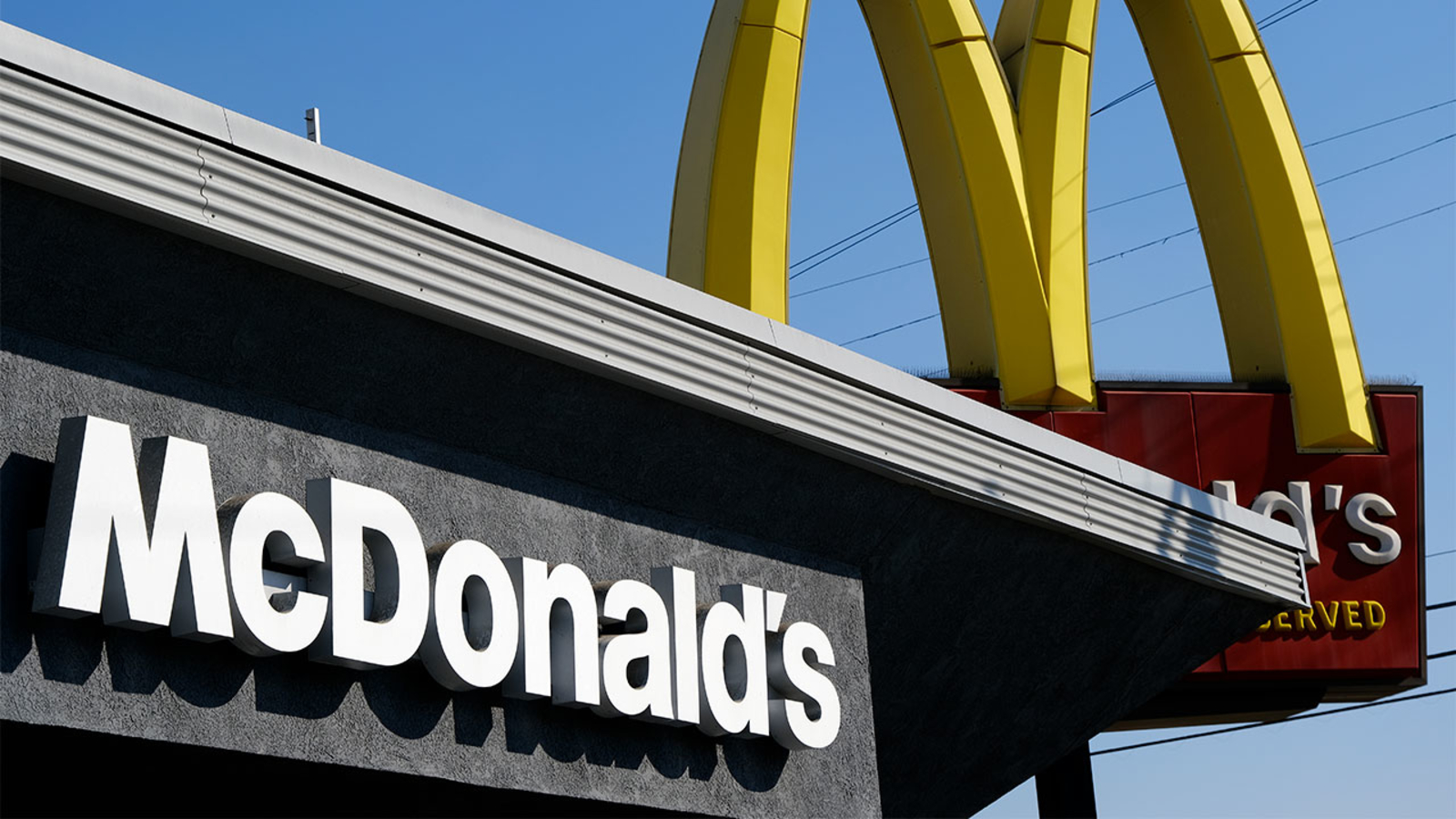 McDonald’s same-store sales fall for the 1st time since pandemic, profit slides 12% [Video]