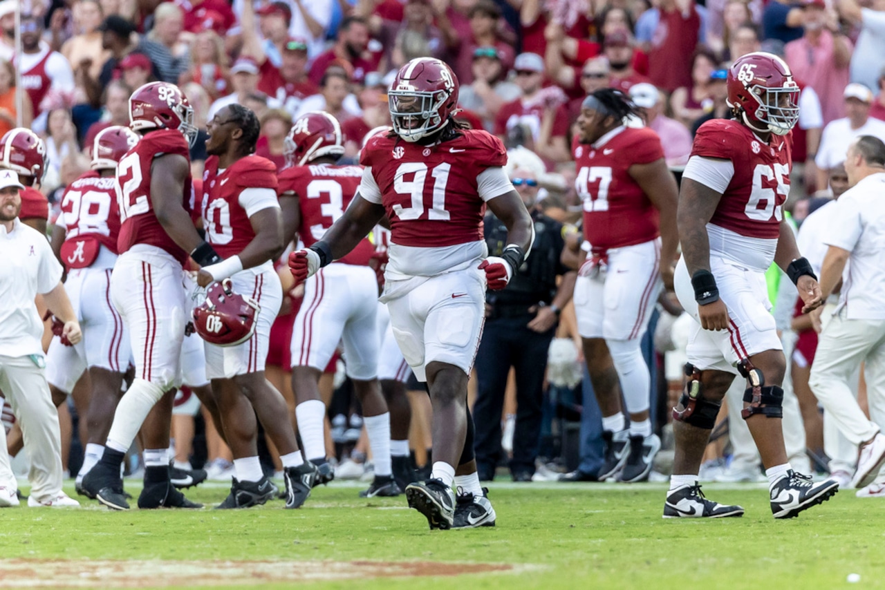 Jehiem Oatis returns to practice for Alabama after missing spring with injury [Video]