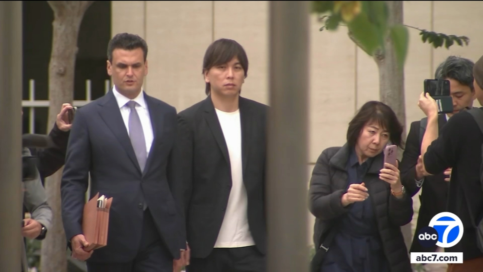 Bookie linked to Shohei Ohtani’s ex-interpreter agrees to plead guilty for running illegal sports betting business [Video]