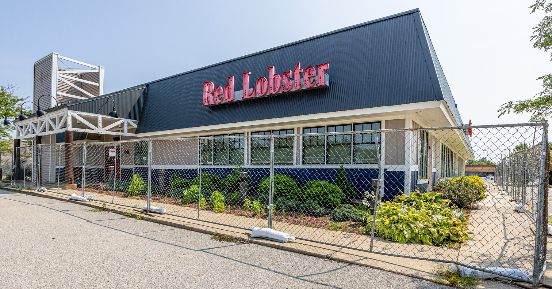 In a small Illinois city, Red Lobster leaves a big void [Video]