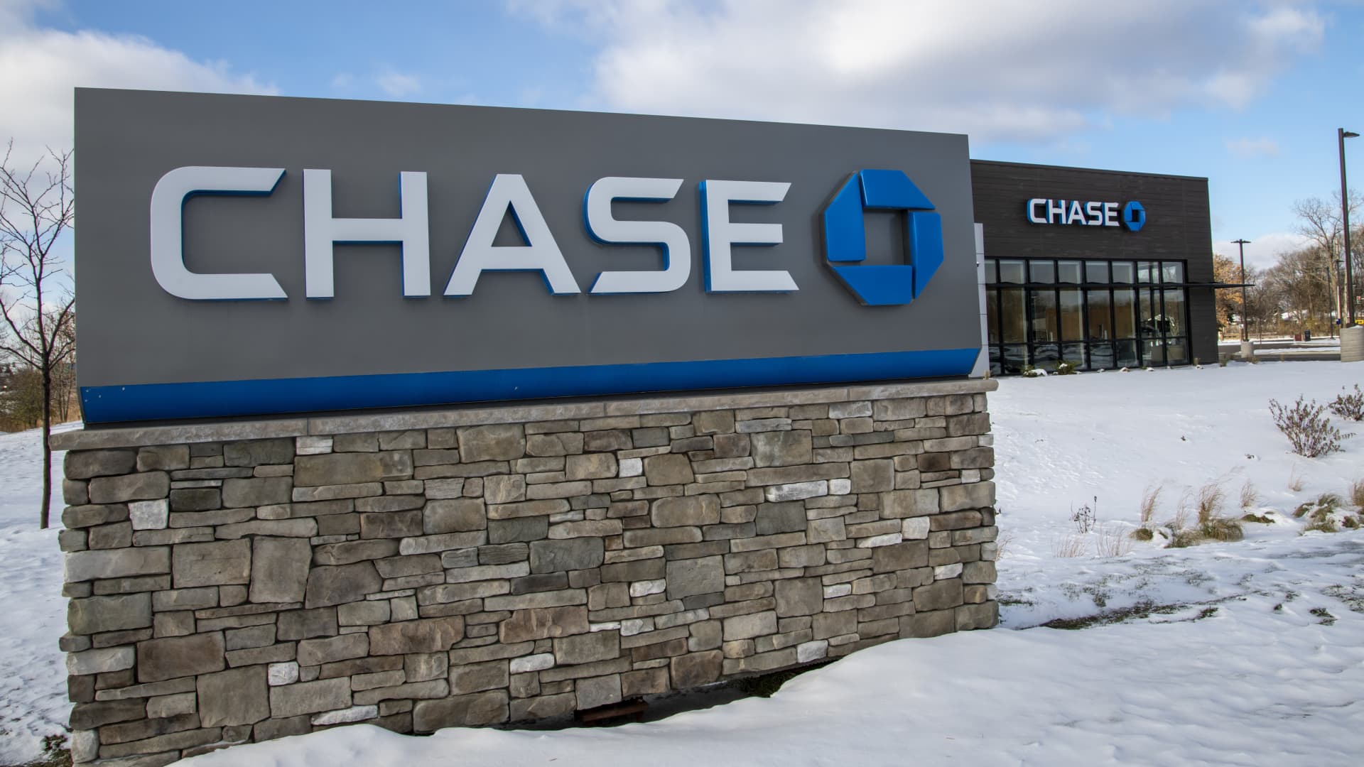 JPMorgan Chase opens more small-town branches in middle America [Video]